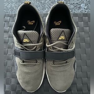 Nike Sneakers Size 10 1/2